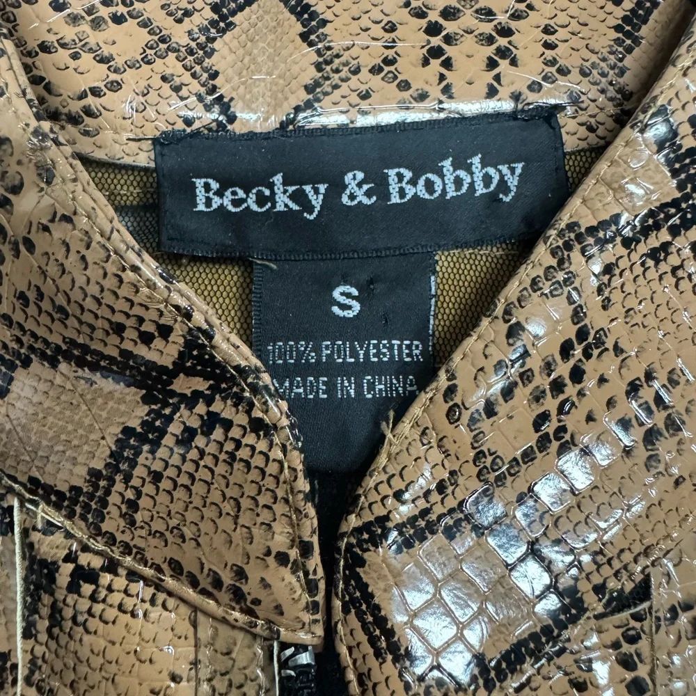 Becky&Bobby Chic Gold and Black Patterned Blazer - Picture 12 of 16